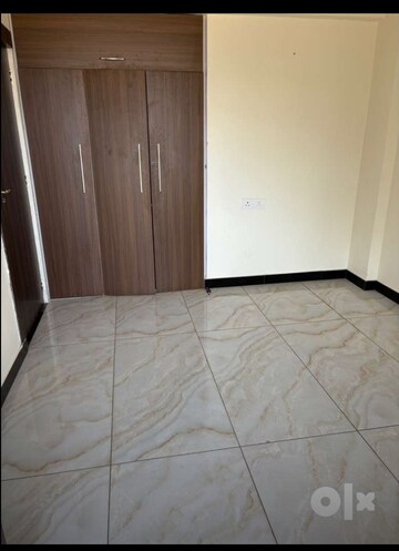 Room in 1.5 BHK Apartment at Emaar Gomti Greens, Gomti Nagar – for Rent
