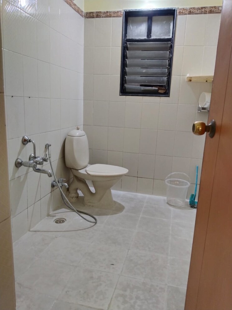 Bathroom, kumar-presidency 3 Bedroom 1650 Sq.Ft. Apartment In Koregaon Park Pune 8413918