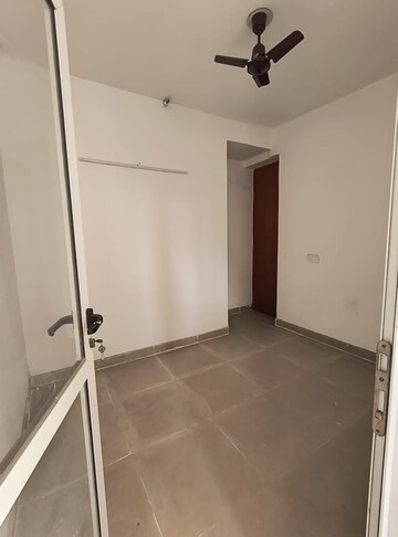 Room in 3.5 BHK Apartment at Jaypee Kalypso Court, Sector 128 – for Rent