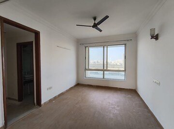 Room in 3.5 BHK Apartment at Jaypee Kalypso Court, Sector 128 – for Rent