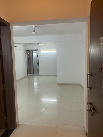 Room in 3 BHK Apartment at Vivanta Vishakha, Dhanori – for Rent