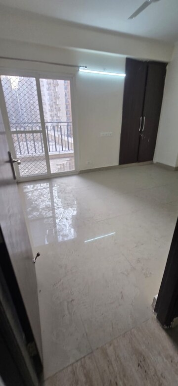 Room in 3 BHK Apartment at Amrapali Terrace Homes, Tech Zone 4 Greater Noida – for Rent