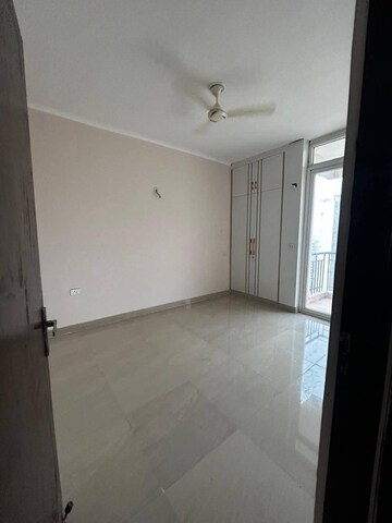 Room in 4 BHK Apartment at Mahagun Mezzaria, Sector 78 – for Rent