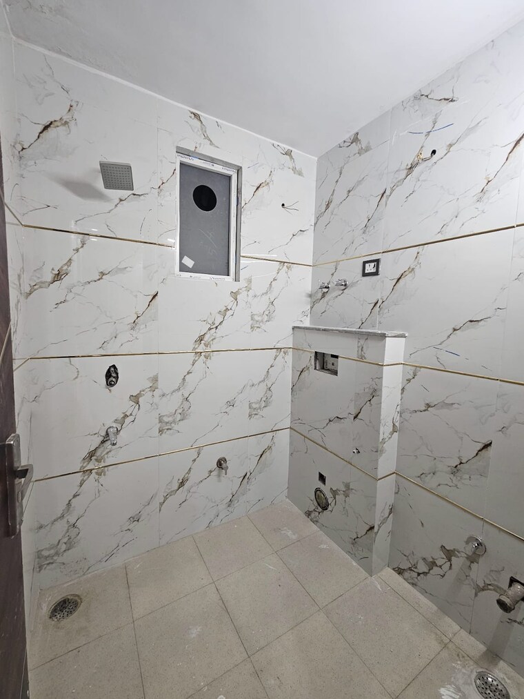 Bathroom, chattarpur 3 Bedroom 125 Sq.Yd. Builder Floor In Chattarpur Delhi 8414011