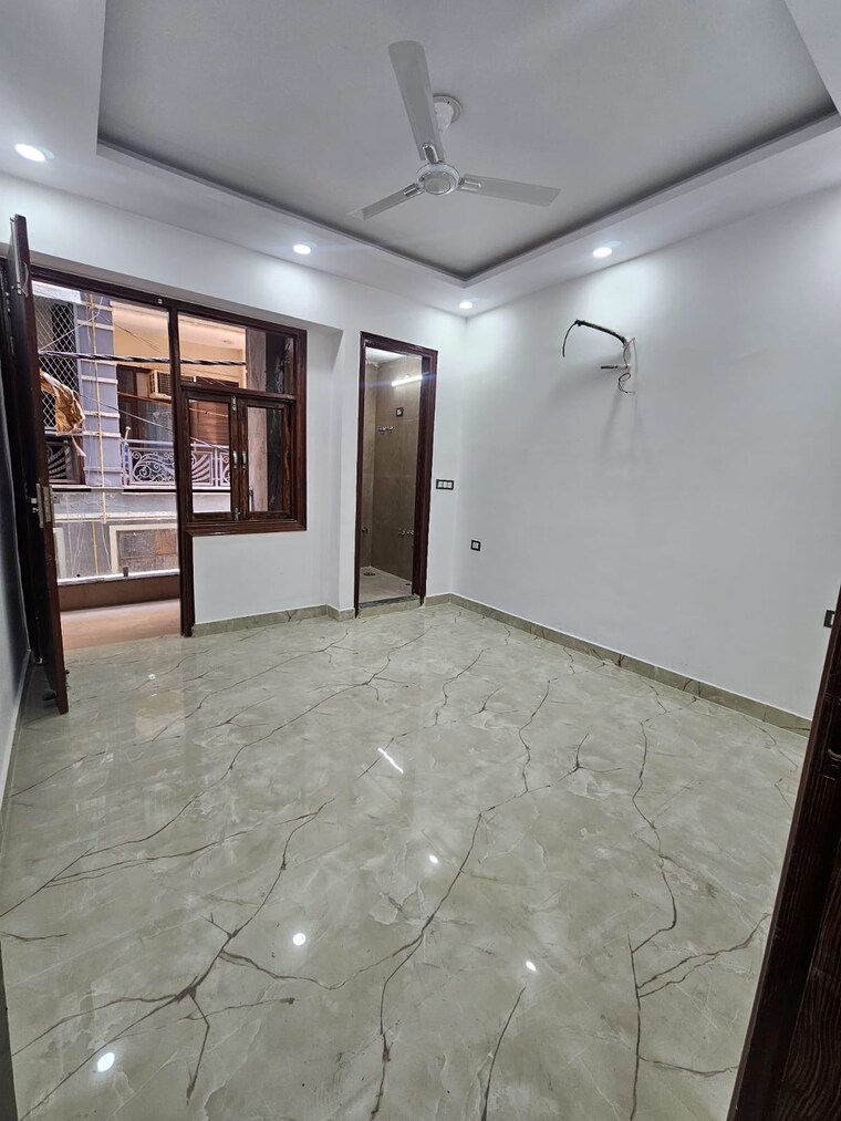 Room, chattarpur 3 Bedroom 125 Sq.Yd. Builder Floor In Chattarpur Delhi 8414011
