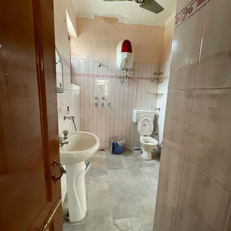 Bathroom, sector 51 3 Bedroom 1850 Sq.Ft. Apartment In Sector 51 Chandigarh 8414047