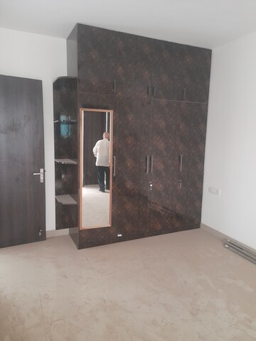 Furnished Amenities in 3 BHK Builder Floor at Amolik Residency, Sector 86 – for Sale
