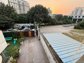 Balcony in 4 BHK Builder Floor at DLF Atria, Dlf Phase ii – for Rent