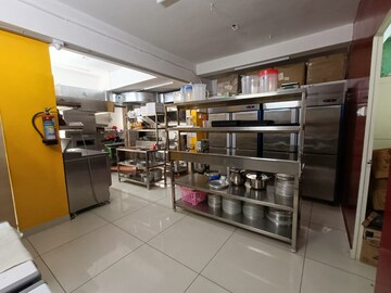 Parking in  Showroom at Vadapalani – for Rent