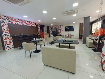 Team Area in  Showroom at Vadapalani – for Rent