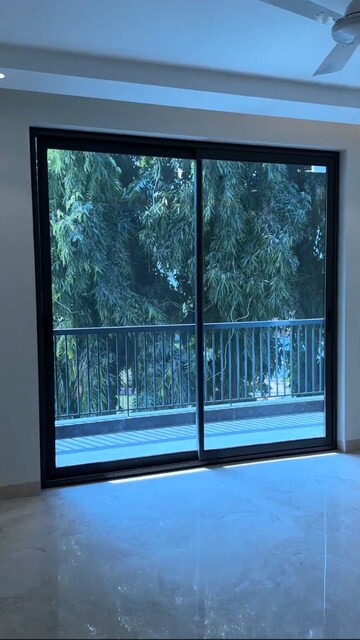 Room in 3 BHK Builder Floor at Indrapuram – for Rent