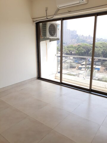 Room in 1 BHK Apartment at Conwood Astoria, Goregaon East – for Rent