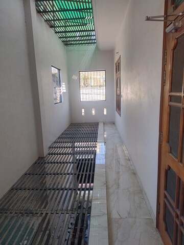 Room in 3 BHK Independent House at Vibhuti Khand – for Rent