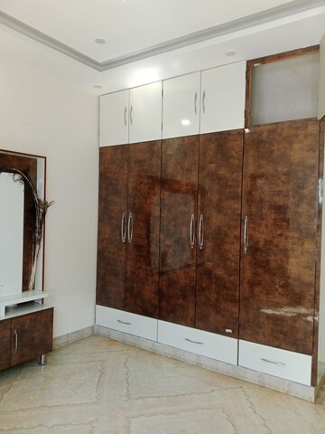 Furnished Amenities in 2.5 BHK Builder Floor at Sector 18 – for Rent