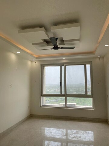 Room in 4 BHK Apartment at Jaypee Imperial Court, Sector 128 – for Rent