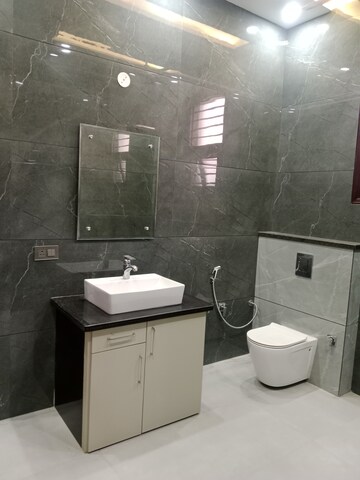 Master Bedroom in 3.5 BHK Builder Floor at Sector 18 – for Rent