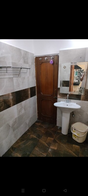 Attached Bathroom in Studio Independent House at Sector 38 – for Rent