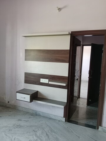 Room in 3 BHK Builder Floor at Sector 7 – for Rent