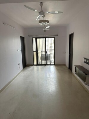 Room in 2.5 BHK Apartment at Lodha Casa Royale, Balkum Pada – for Sale