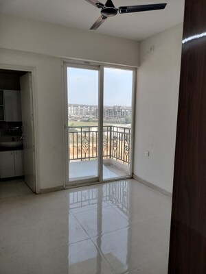Room in 2 BHK Apartment at Suncity Avenue 76, Sector 76 – for Sale