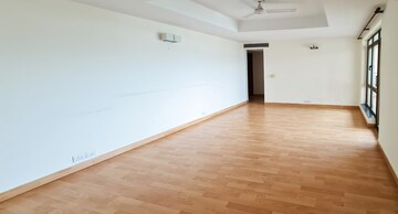 Room in 4 BHK Apartment at Central Park I, Sector 42 – for Rent