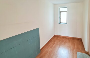 Room in 4 BHK Apartment at Central Park I, Sector 42 – for Rent