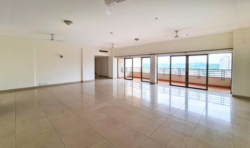 Room in 4 BHK Apartment at Central Park I, Sector 42 – for Rent