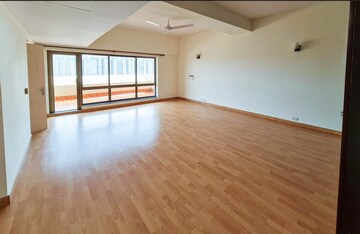 Room in 4 BHK Apartment at Central Park I, Sector 42 – for Rent