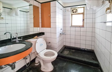 Kitchen in 4 BHK Apartment at Central Park I, Sector 42 – for Rent