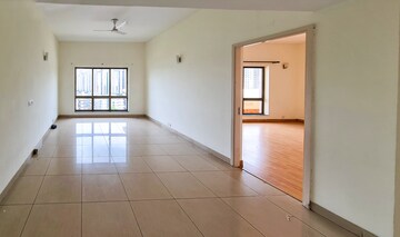 Room in 4 BHK Apartment at Central Park I, Sector 42 – for Rent