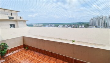 Swimming Pool in 4 BHK Apartment at Central Park I, Sector 42 – for Rent