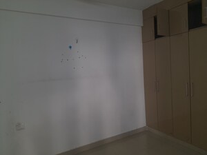 Room in 2 BHK Apartment at Suncity Avenue 76, Sector 76 – for Sale