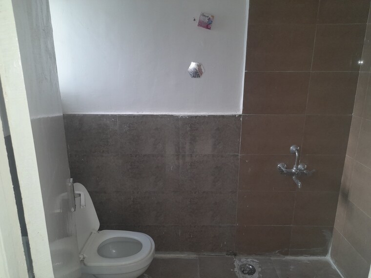 Bathroom, suncity-avenue-76 2 Bedroom 735 Sq.Ft. Apartment In Sector 76 Gurgaon 8414299