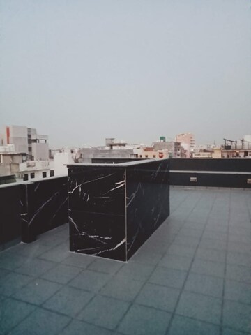 Parking in 3 BHK Builder Floor at Kohli One Malibu Town, Sector 47 – for Rent