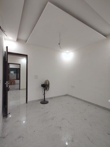 Room in 3 BHK Apartment at Gmada Aerocity – for Rent