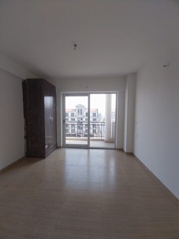 Room in 3 BHK Apartment at Sushma Valencia, International Airport Road – for Rent