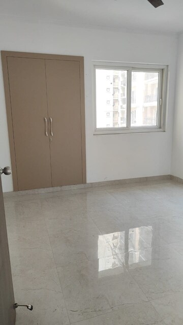 Room in 3 BHK Apartment at Supertech Czar Suites, Omicron I Greater Noida – for Sale