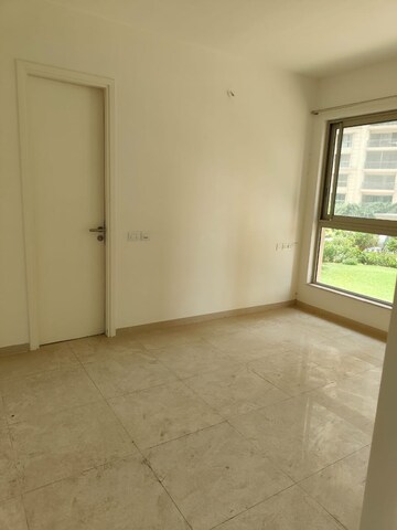 Room in 1.5 BHK Apartment at Hiranandani Fortune City, New Panvel – for Sale