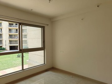 Room in 1.5 BHK Apartment at Hiranandani Fortune City, New Panvel – for Sale