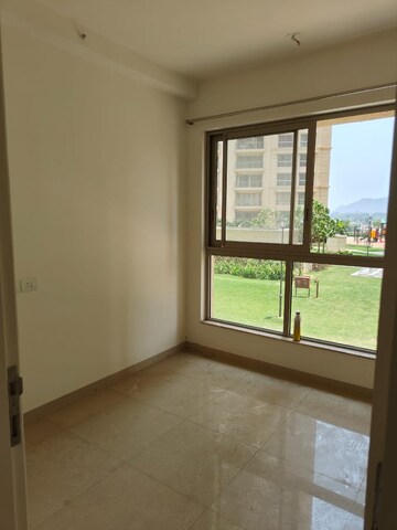 Room in 1.5 BHK Apartment at Hiranandani Fortune City, New Panvel – for Sale
