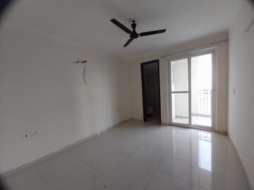 Room in 3 BHK Apartment at Paradigm Business Hermitage Park, Dhakoli Village – for Rent
