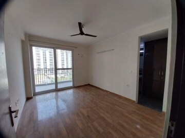 Room in 3 BHK Apartment at Paradigm Business Hermitage Park, Dhakoli Village – for Rent