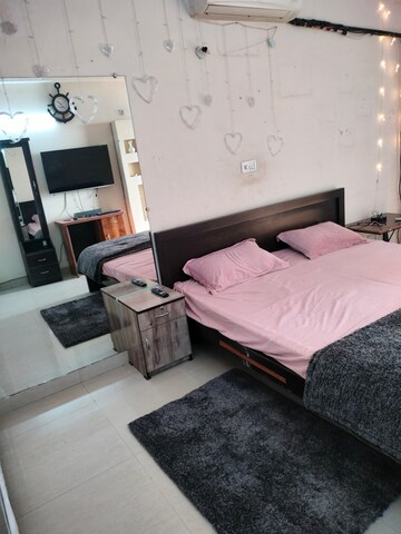 Bedroom in 2 BHK Apartment at Sector 33 – for Rent