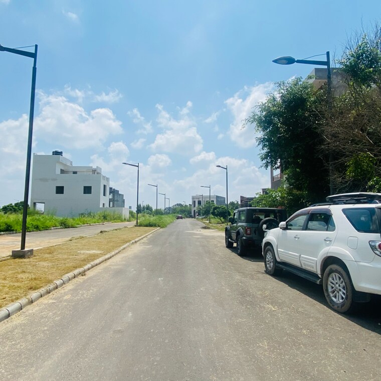  Parking, dlf-hyde-park  250 Sq.Yd. Plot In Mullanpur Chandigarh 8414429