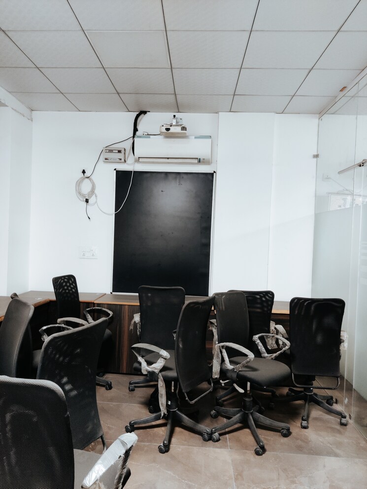 Team Area, adore-legend Commercial Shop 492 Sq.Ft. In Sector 84 Faridabad 8414476