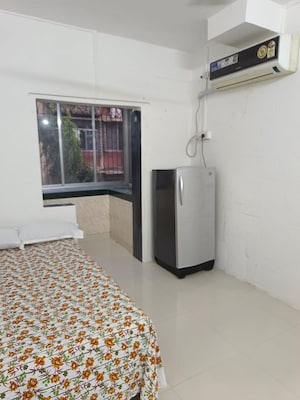 Room in 3 BHK Apartment at Dhawalgiri Apartments, Goregaon East – for Sale