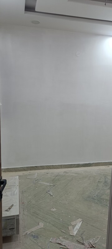 Furnished Amenities in 4 BHK Builder Floor at Rohini Sector 7 – for Sale