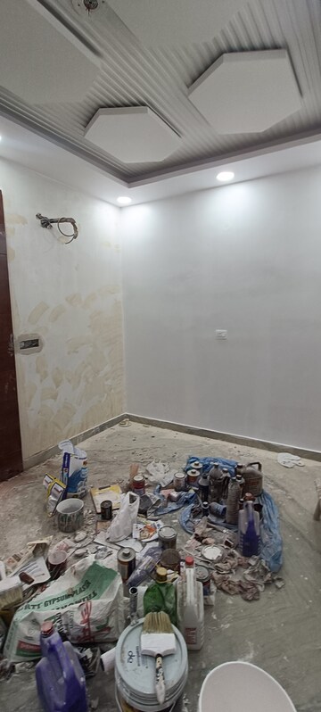 Room in 4 BHK Builder Floor at Rohini Sector 7 – for Sale