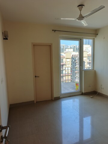 Room in 3.5 BHK Apartment at Emaar Emerald Floors Premier, Sector 65 – for Rent