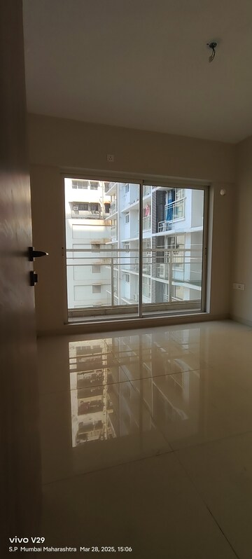 Room in 2 BHK Apartment at Sugee Atharva, Prabhadevi – for Rent